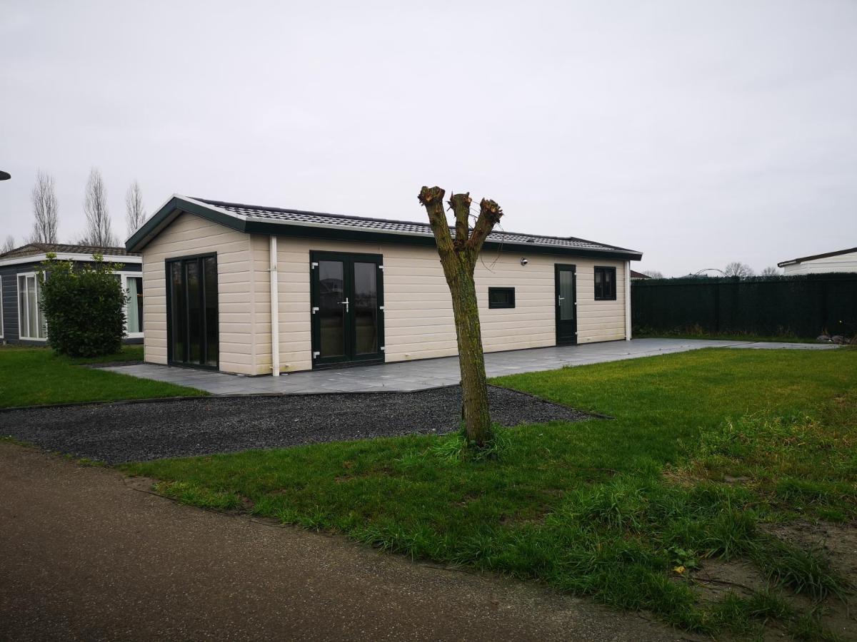 Вилла Gezellig Chalet Met Eigen Parkeerplaats, Park In Aanbouw, Geen Wi Fi Molenschot Экстерьер фото